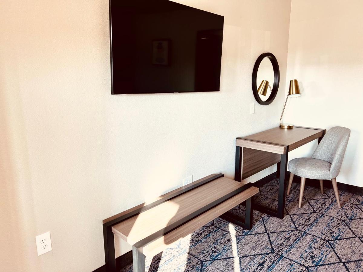 Ramada By Wyndham Modesto Yosemite Area Ξενοδοχείο Εξωτερικό φωτογραφία