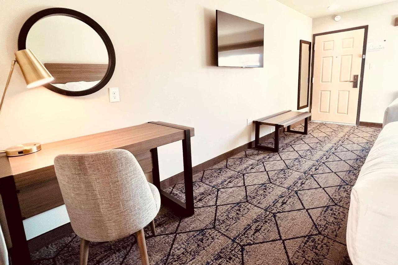 Ramada By Wyndham Modesto Yosemite Area Ξενοδοχείο Εξωτερικό φωτογραφία