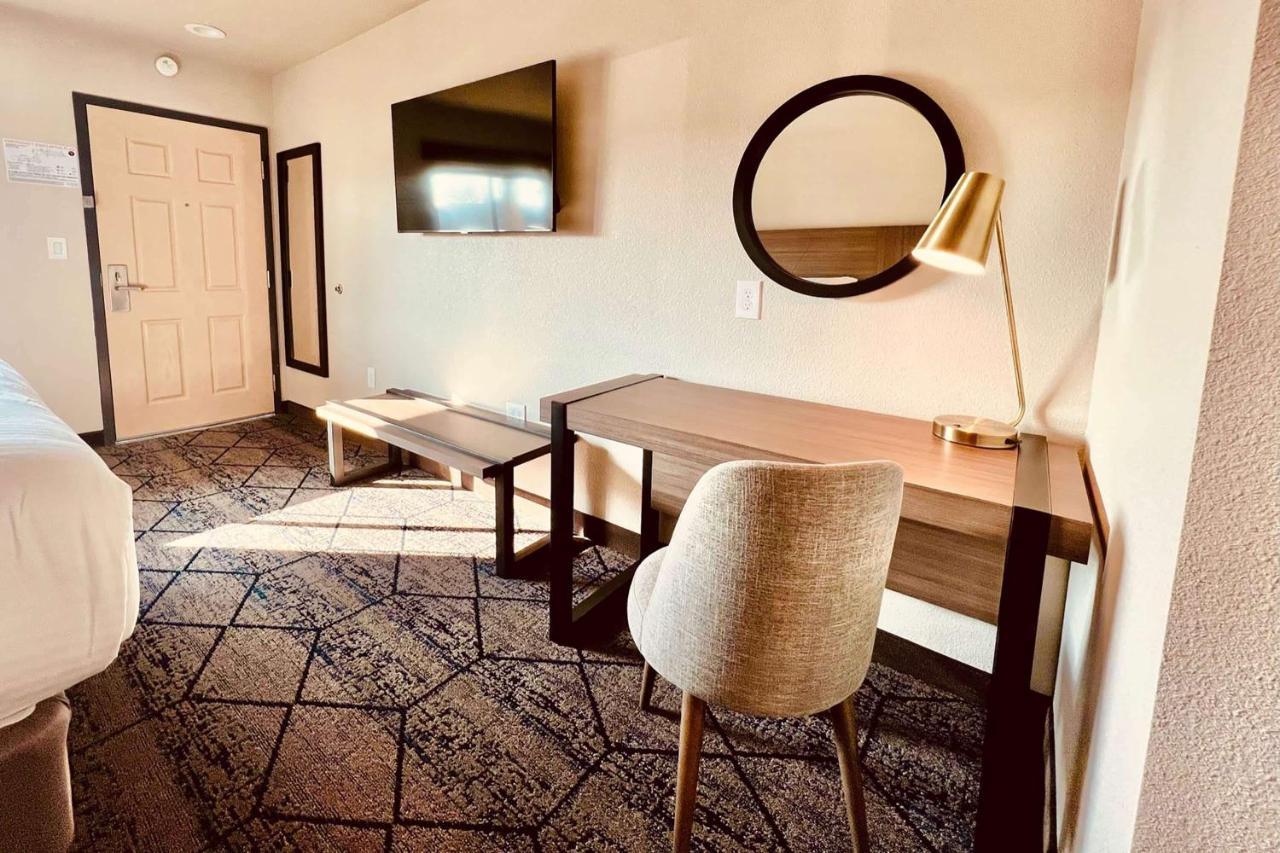 Ramada By Wyndham Modesto Yosemite Area Ξενοδοχείο Εξωτερικό φωτογραφία