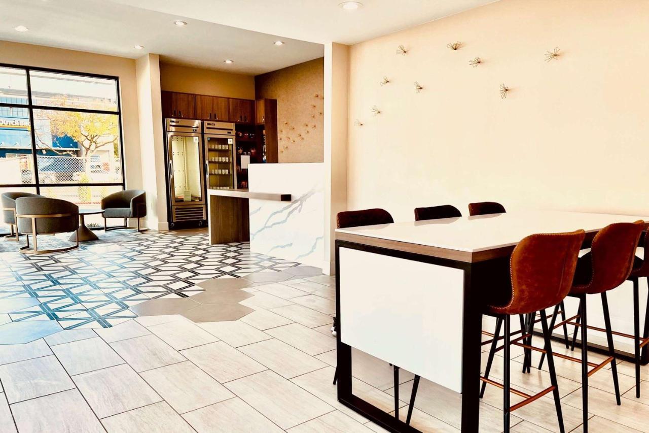 Ramada By Wyndham Modesto Yosemite Area Ξενοδοχείο Εξωτερικό φωτογραφία