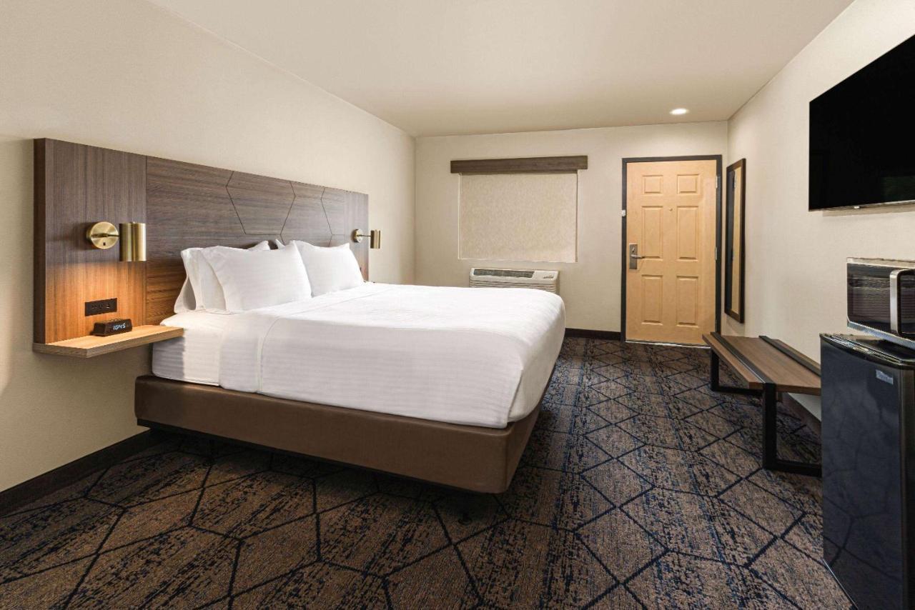 Ramada By Wyndham Modesto Yosemite Area Ξενοδοχείο Εξωτερικό φωτογραφία